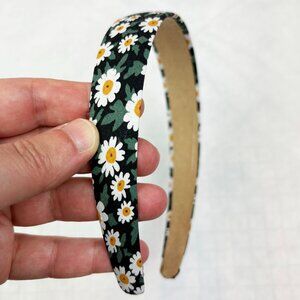 Cute White Daisies Floral Pattern Black Headband. New without tags